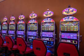 Live Baccarat ဂိမ်း မြန်မာ ကာစီနို ကစားသမားများ dealer နှင့် ကစားနေပုံ
